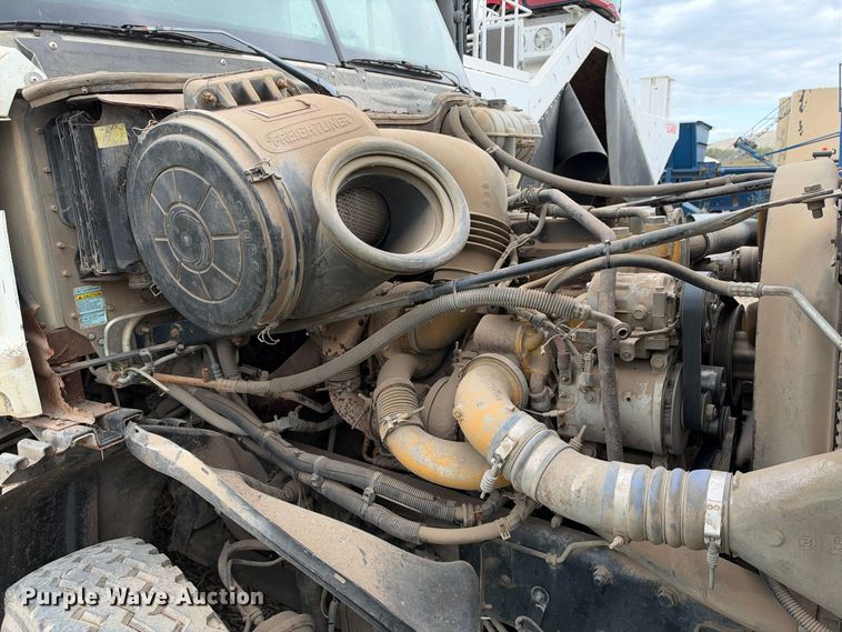 image for item DU1552 2005 Freightliner Columbia semi truck
