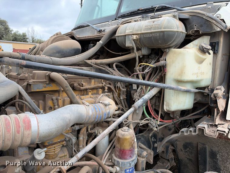 image for item DU1552 2005 Freightliner Columbia semi truck