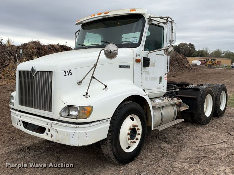 image for item DU1553 2005 International 9200 semi truck
