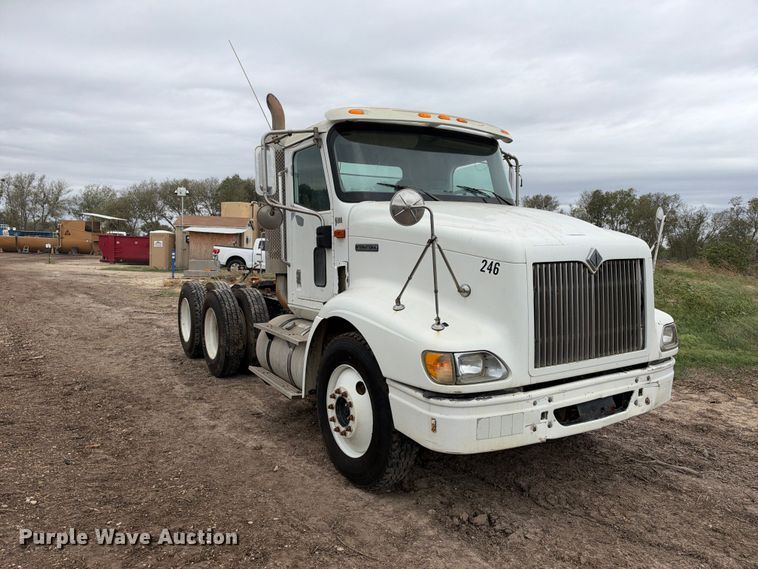 image for item DU1553 2005 International 9200 semi truck