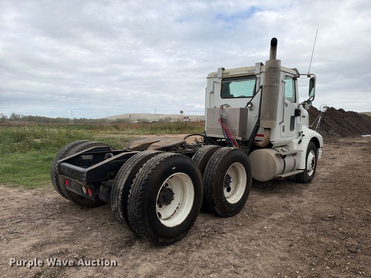image for item DU1553 2005 International 9200 semi truck
