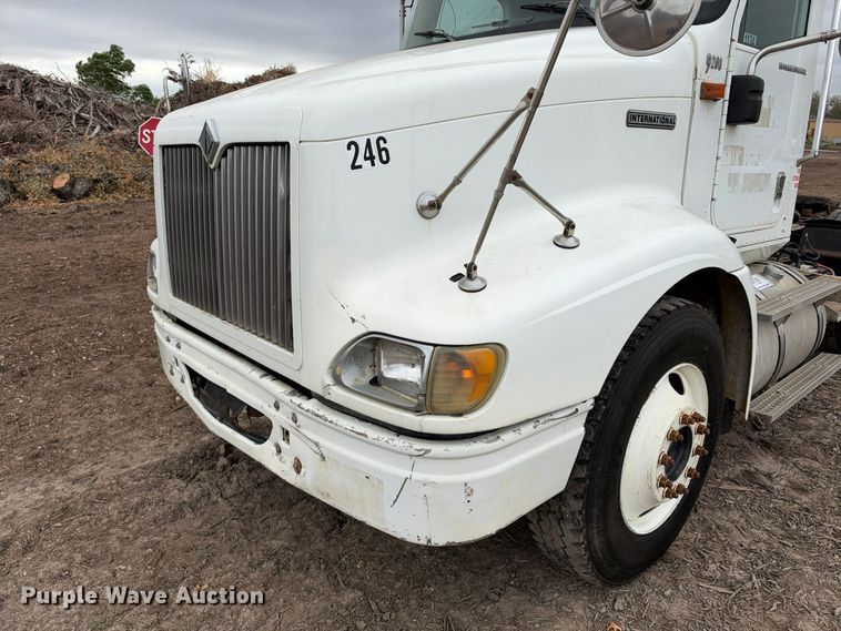 image for item DU1553 2005 International 9200 semi truck