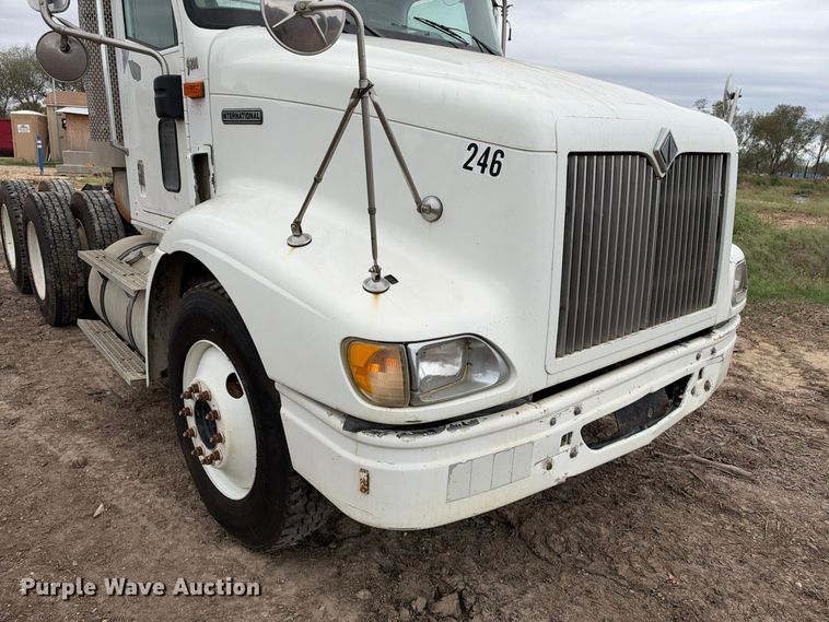 image for item DU1553 2005 International 9200 semi truck