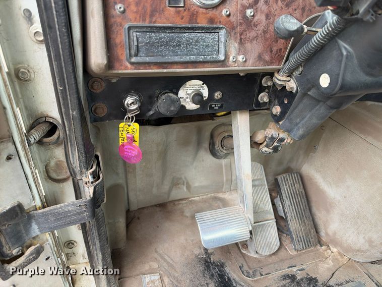 image for item DU1553 2005 International 9200 semi truck