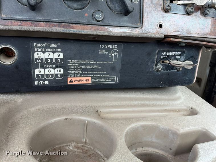 image for item DU1553 2005 International 9200 semi truck