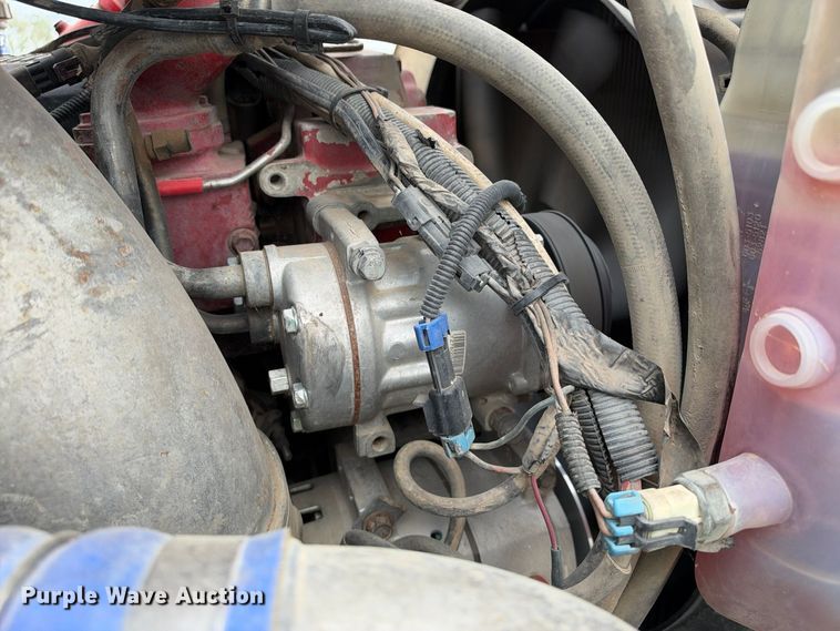 image for item DU1553 2005 International 9200 semi truck