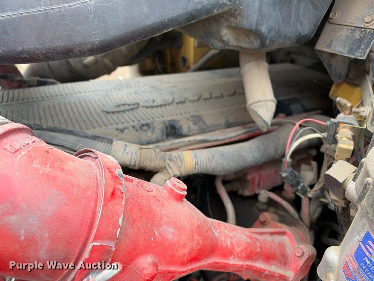 image for item DU1553 2005 International 9200 semi truck