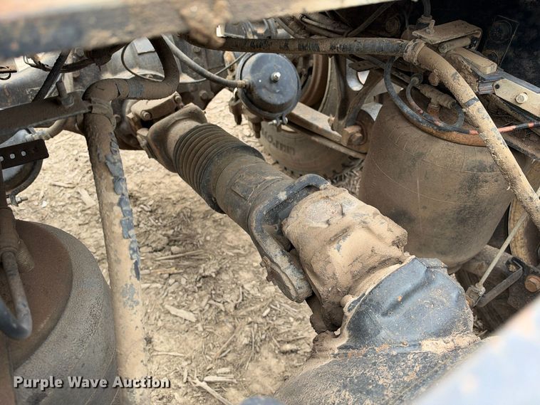 image for item DU1553 2005 International 9200 semi truck