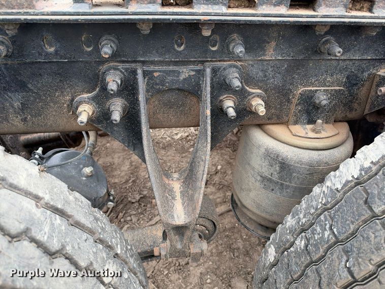 image for item DU1553 2005 International 9200 semi truck
