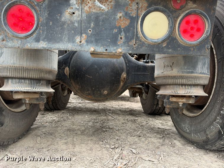 image for item DU1553 2005 International 9200 semi truck