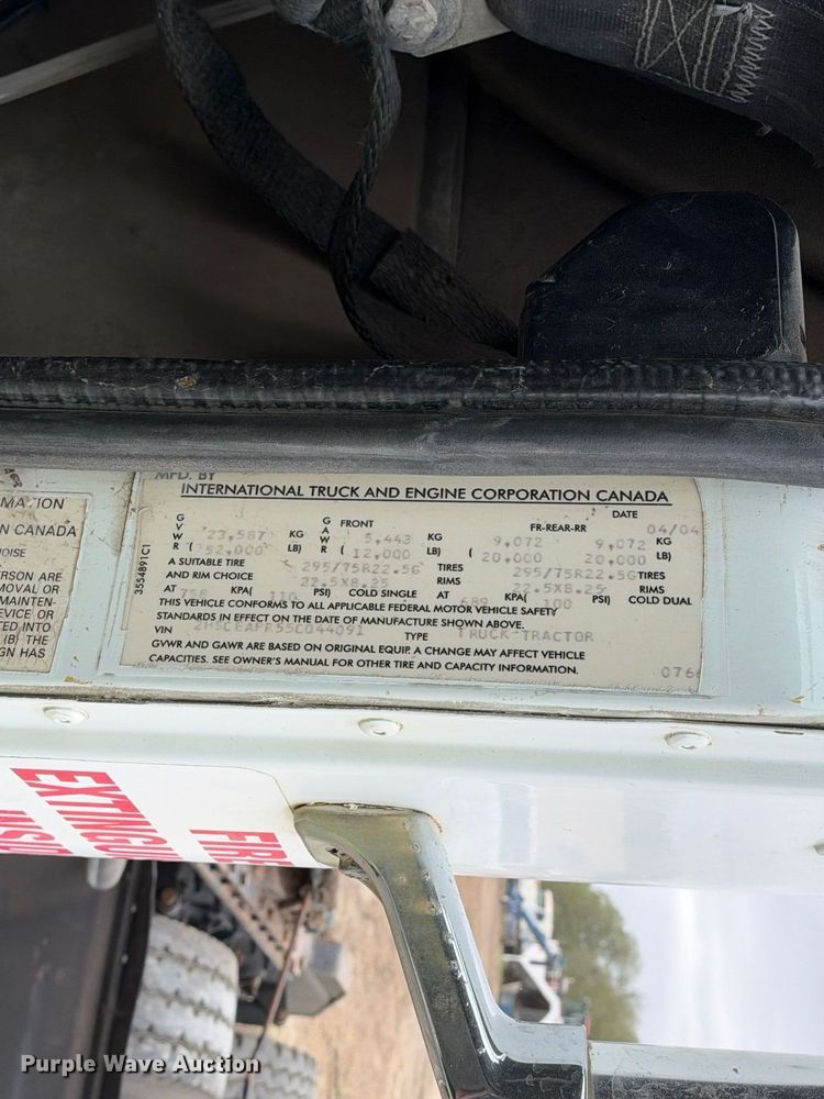 image for item DU1553 2005 International 9200 semi truck