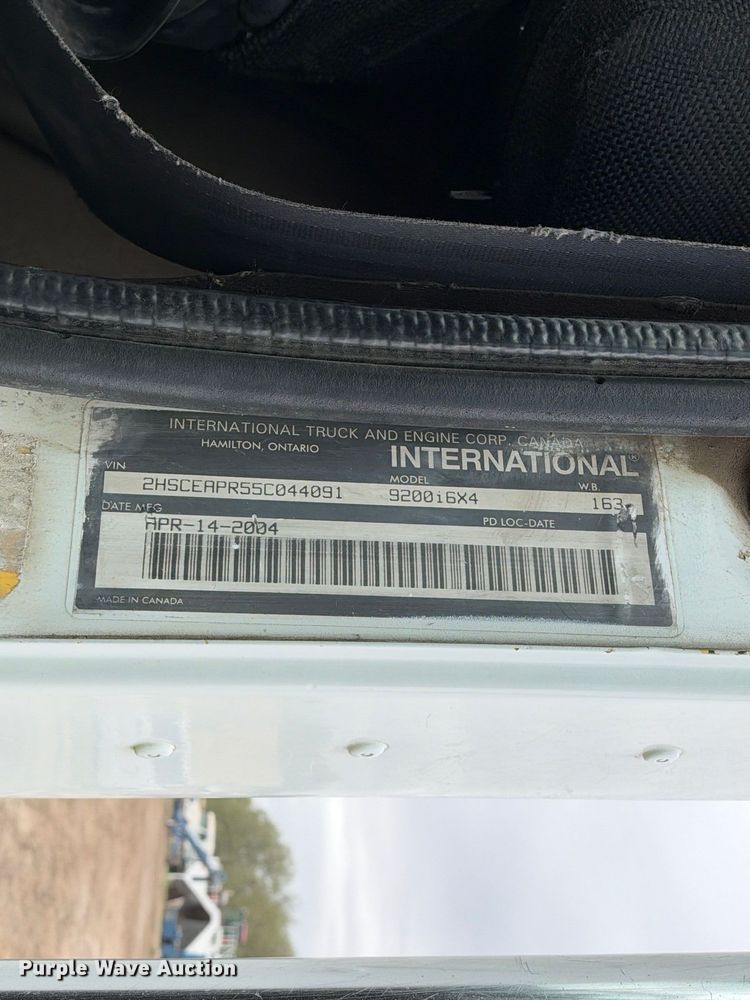 image for item DU1553 2005 International 9200 semi truck