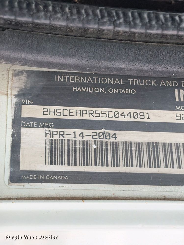 image for item DU1553 2005 International 9200 semi truck