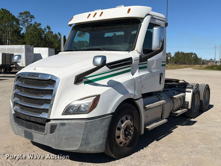 image for item DV7408 2020 Freightliner Cascadia 126 semi truck