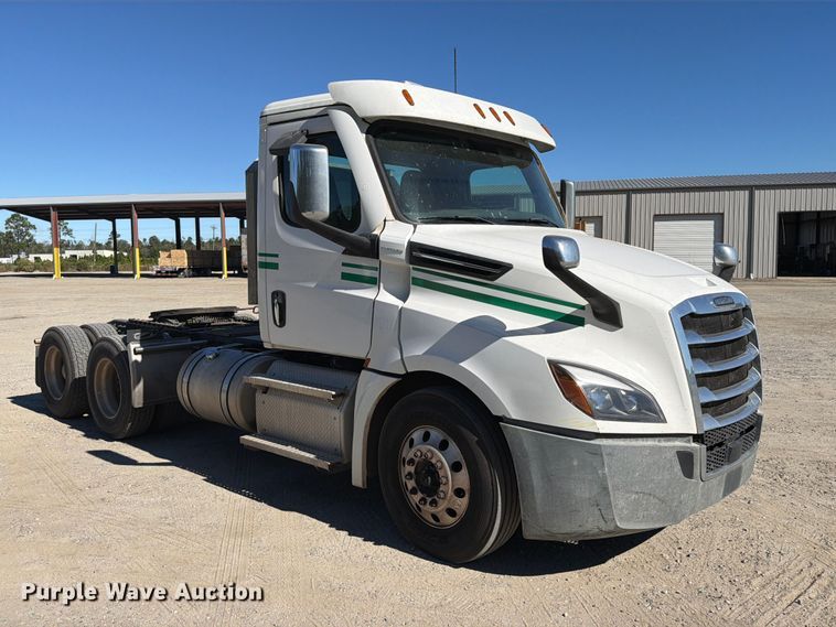 image for item DV7408 2020 Freightliner Cascadia 126 semi truck