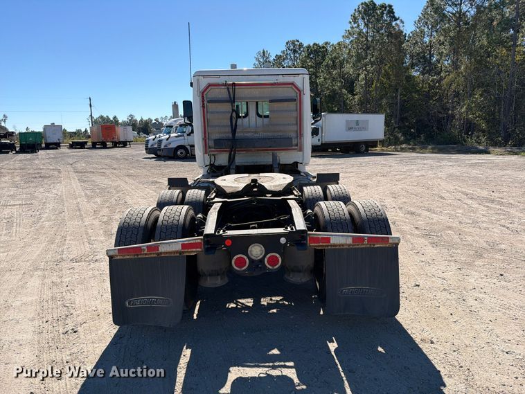 image for item DV7408 2020 Freightliner Cascadia 126 semi truck