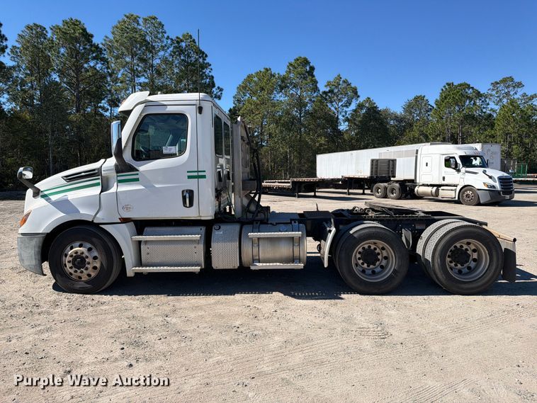 image for item DV7408 2020 Freightliner Cascadia 126 semi truck