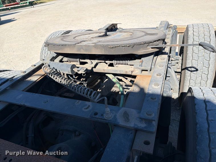 image for item DV7408 2020 Freightliner Cascadia 126 semi truck