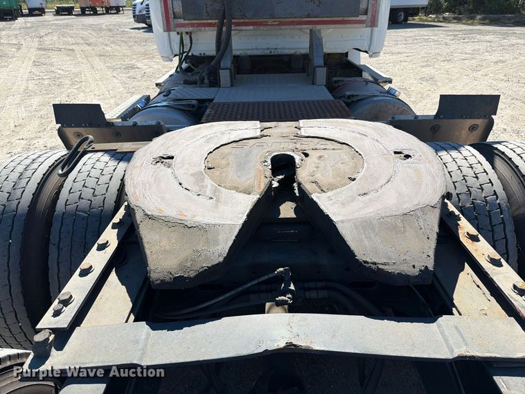 image for item DV7408 2020 Freightliner Cascadia 126 semi truck