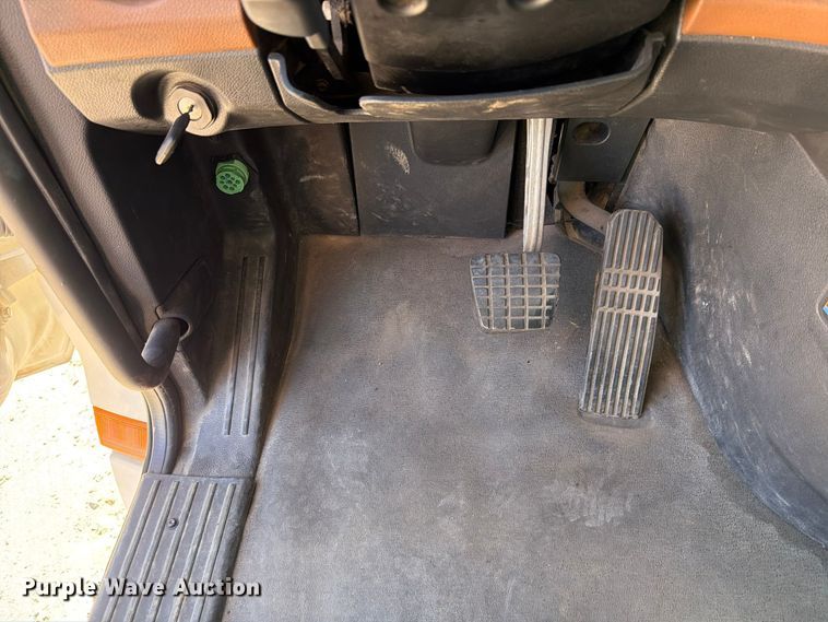 image for item DV7408 2020 Freightliner Cascadia 126 semi truck