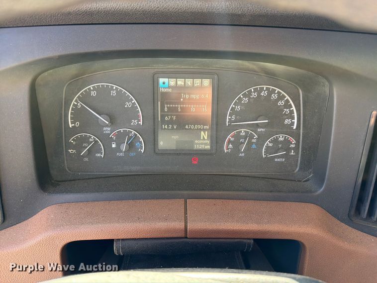 image for item DV7408 2020 Freightliner Cascadia 126 semi truck