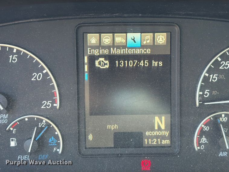 image for item DV7408 2020 Freightliner Cascadia 126 semi truck