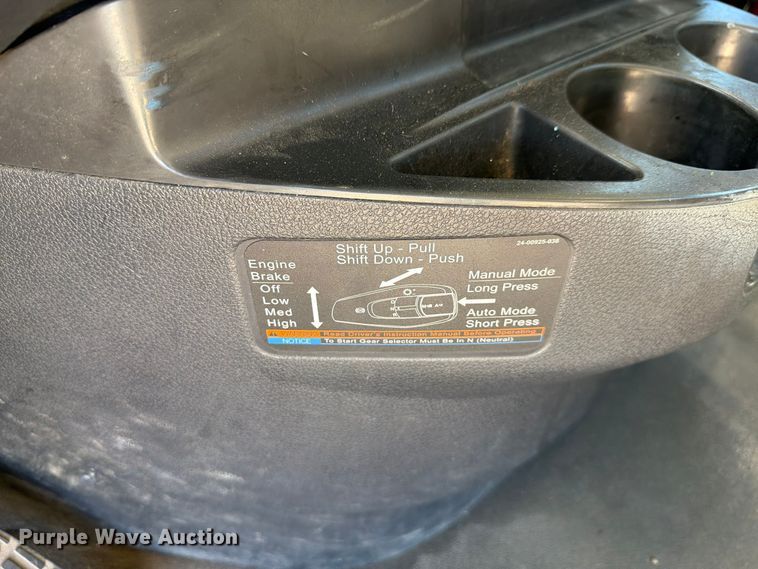 image for item DV7408 2020 Freightliner Cascadia 126 semi truck