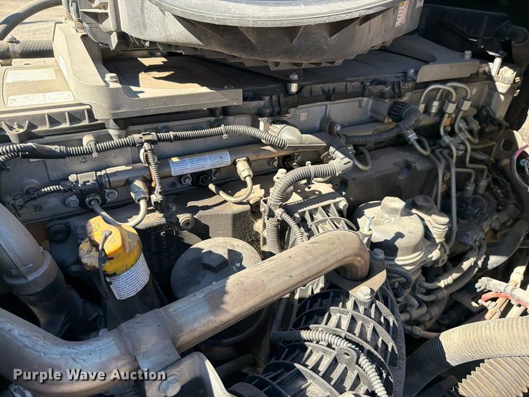 image for item DV7408 2020 Freightliner Cascadia 126 semi truck