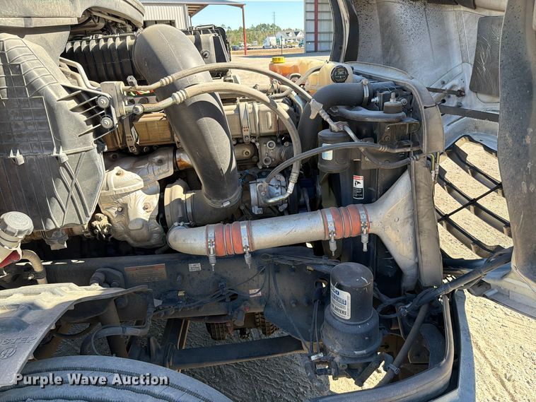 image for item DV7408 2020 Freightliner Cascadia 126 semi truck
