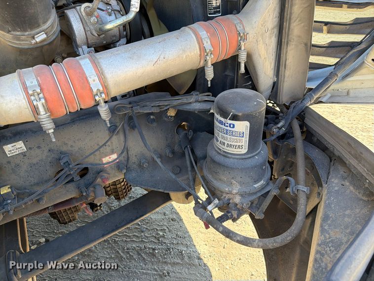 image for item DV7408 2020 Freightliner Cascadia 126 semi truck