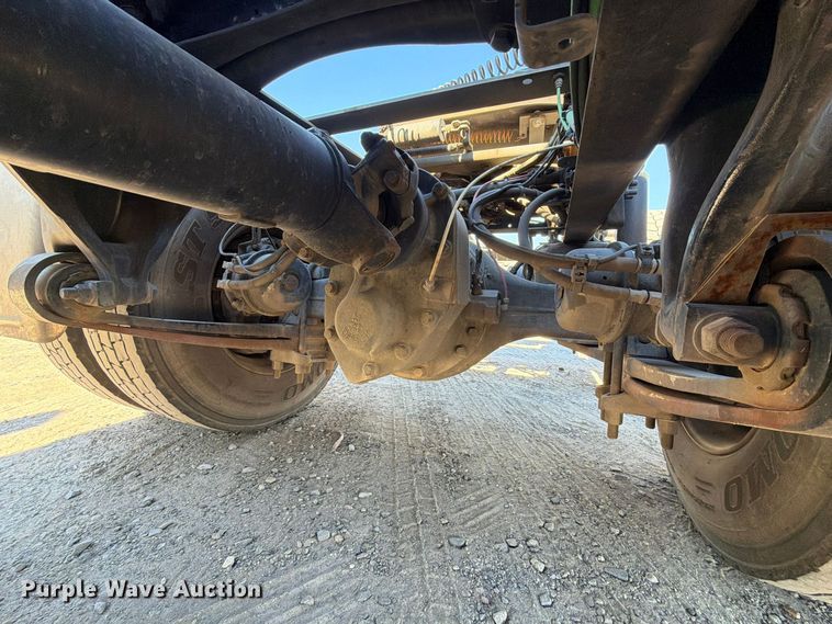 image for item DV7408 2020 Freightliner Cascadia 126 semi truck