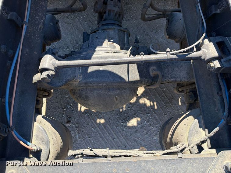 image for item DV7408 2020 Freightliner Cascadia 126 semi truck