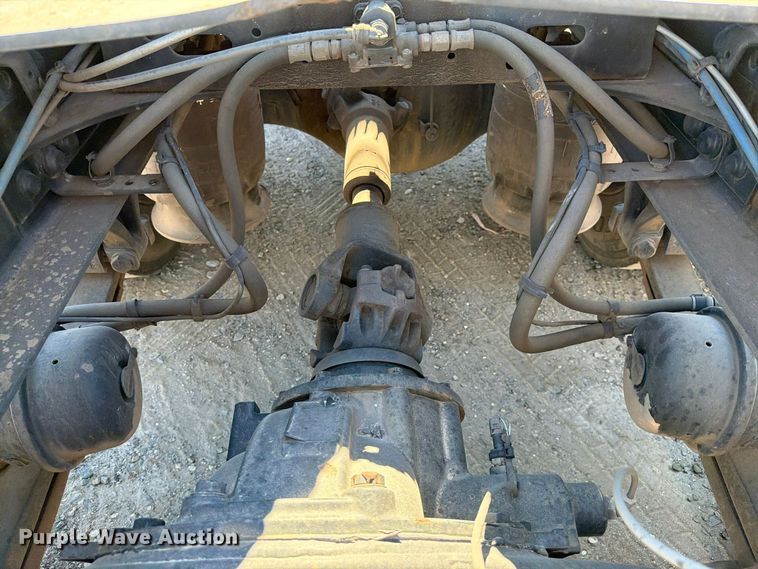 image for item DV7408 2020 Freightliner Cascadia 126 semi truck