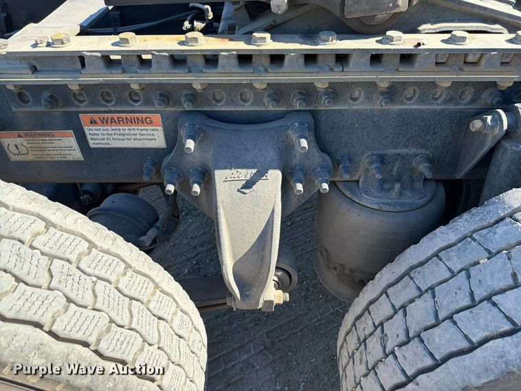 image for item DV7408 2020 Freightliner Cascadia 126 semi truck