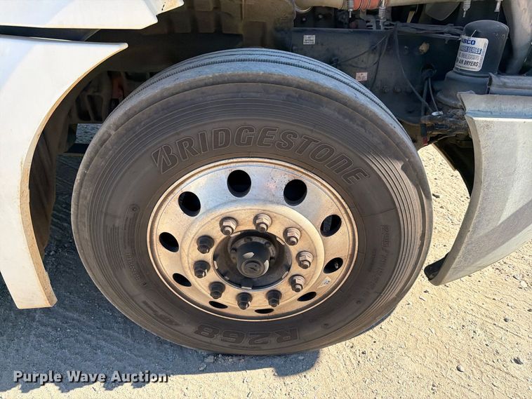 image for item DV7408 2020 Freightliner Cascadia 126 semi truck