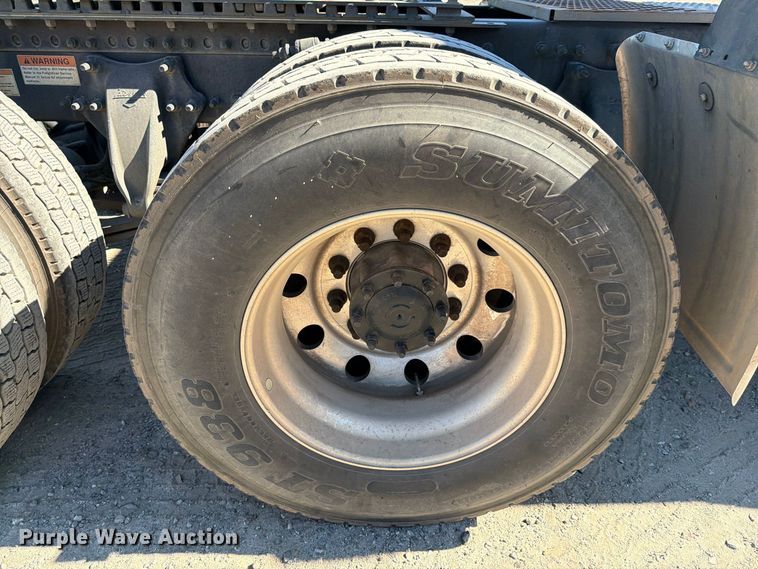 image for item DV7408 2020 Freightliner Cascadia 126 semi truck