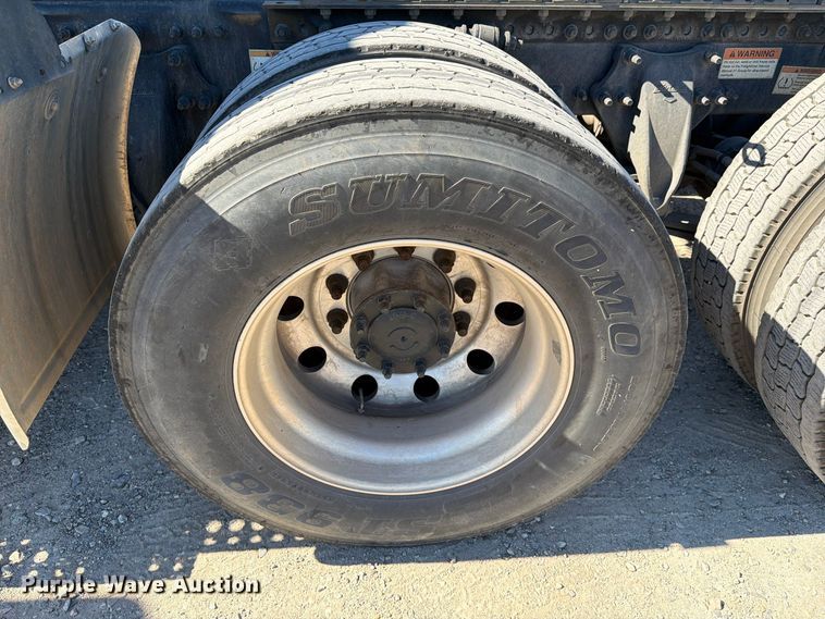 image for item DV7408 2020 Freightliner Cascadia 126 semi truck