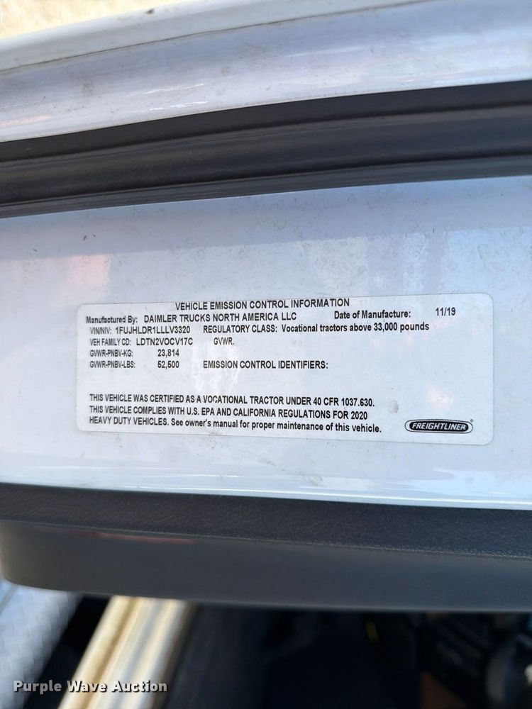 image for item DV7408 2020 Freightliner Cascadia 126 semi truck