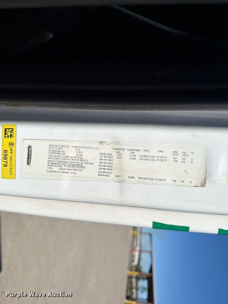 image for item DV7408 2020 Freightliner Cascadia 126 semi truck