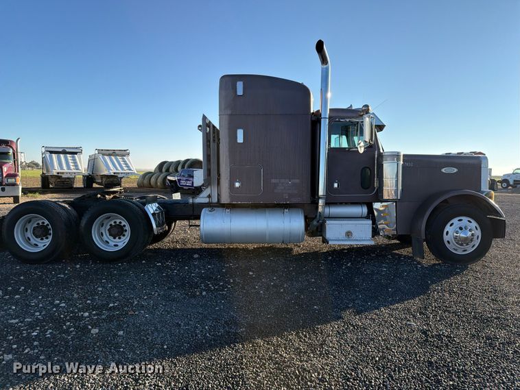 image for item DV8707 1996 Peterbilt 379 semi truck