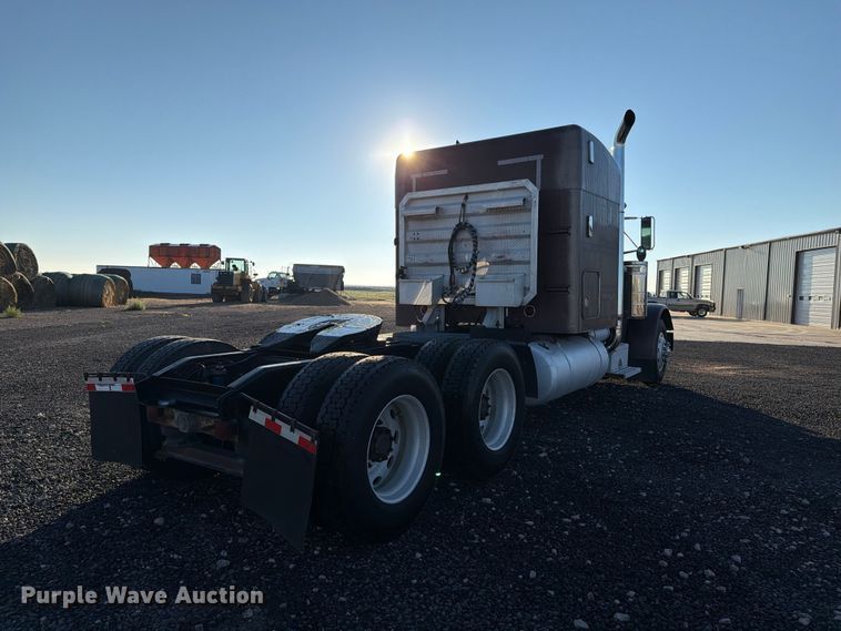 image for item DV8707 1996 Peterbilt 379 semi truck