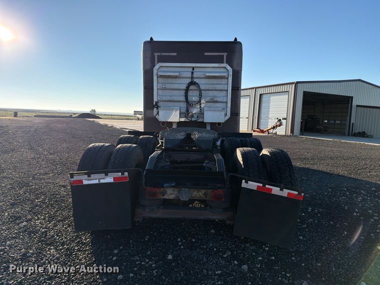 image for item DV8707 1996 Peterbilt 379 semi truck