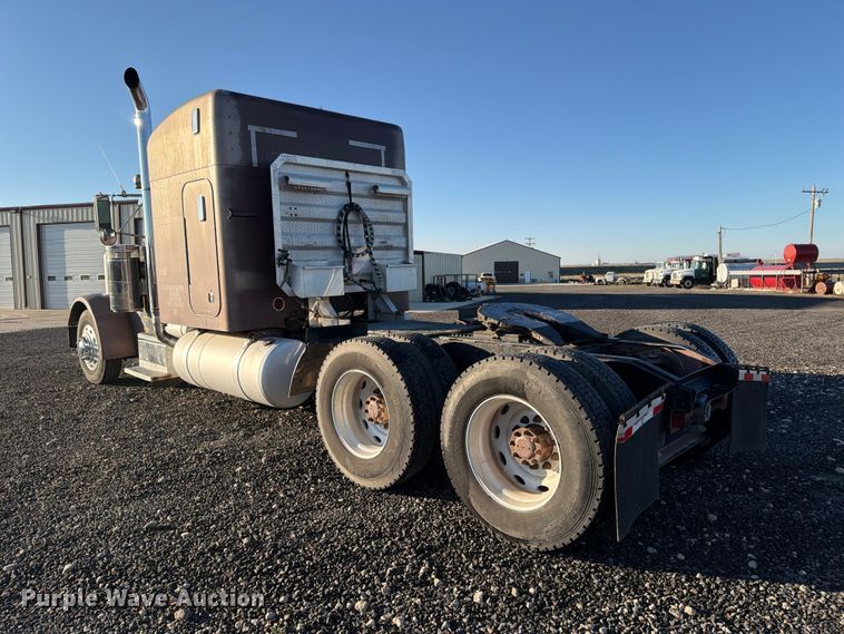 image for item DV8707 1996 Peterbilt 379 semi truck