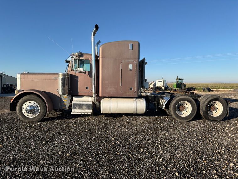 image for item DV8707 1996 Peterbilt 379 semi truck