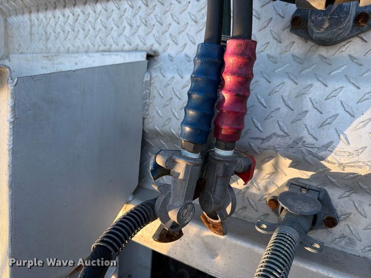 image for item DV8707 1996 Peterbilt 379 semi truck