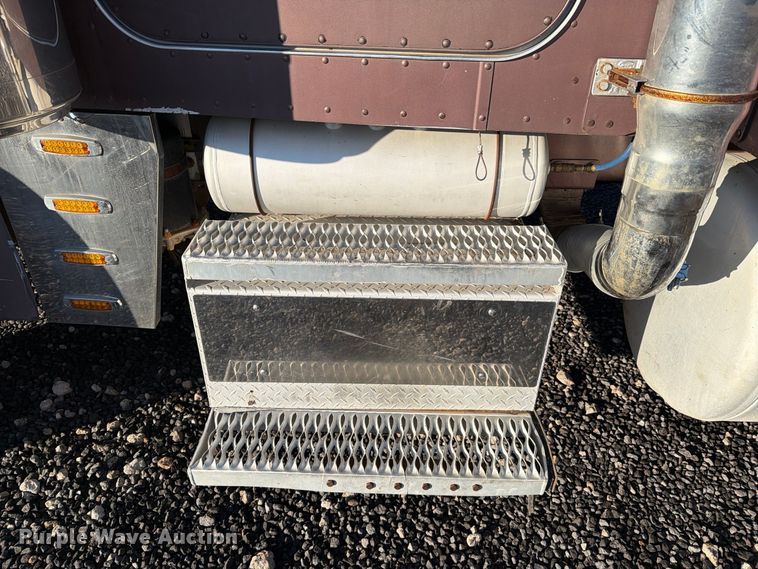 image for item DV8707 1996 Peterbilt 379 semi truck