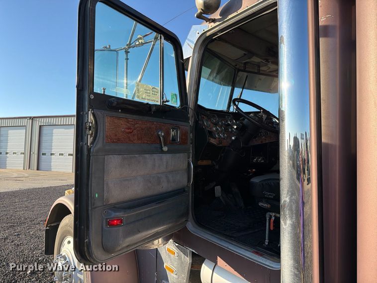 image for item DV8707 1996 Peterbilt 379 semi truck