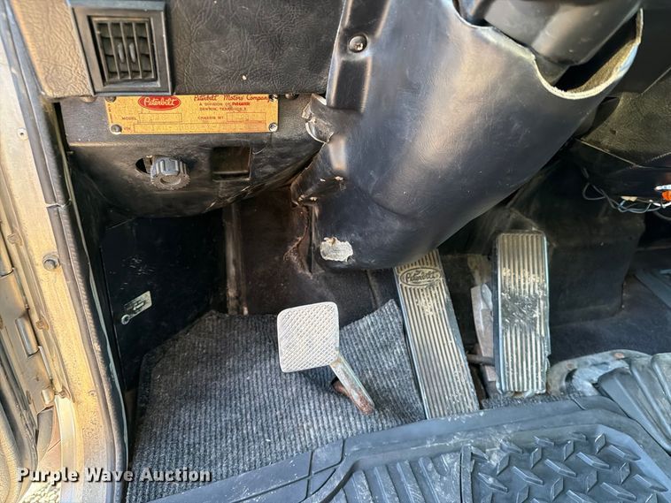 image for item DV8707 1996 Peterbilt 379 semi truck