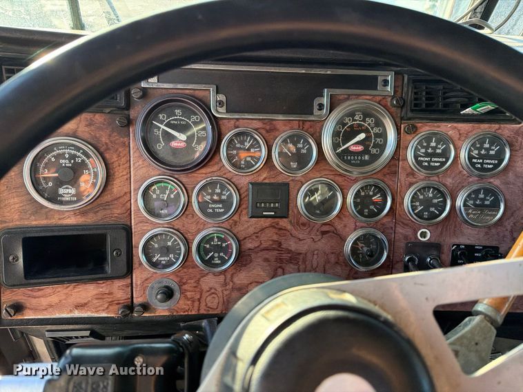 image for item DV8707 1996 Peterbilt 379 semi truck