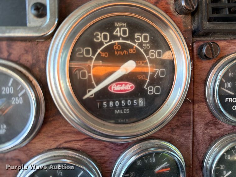 image for item DV8707 1996 Peterbilt 379 semi truck